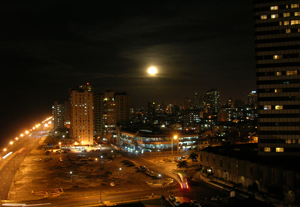 Full moon in Havana